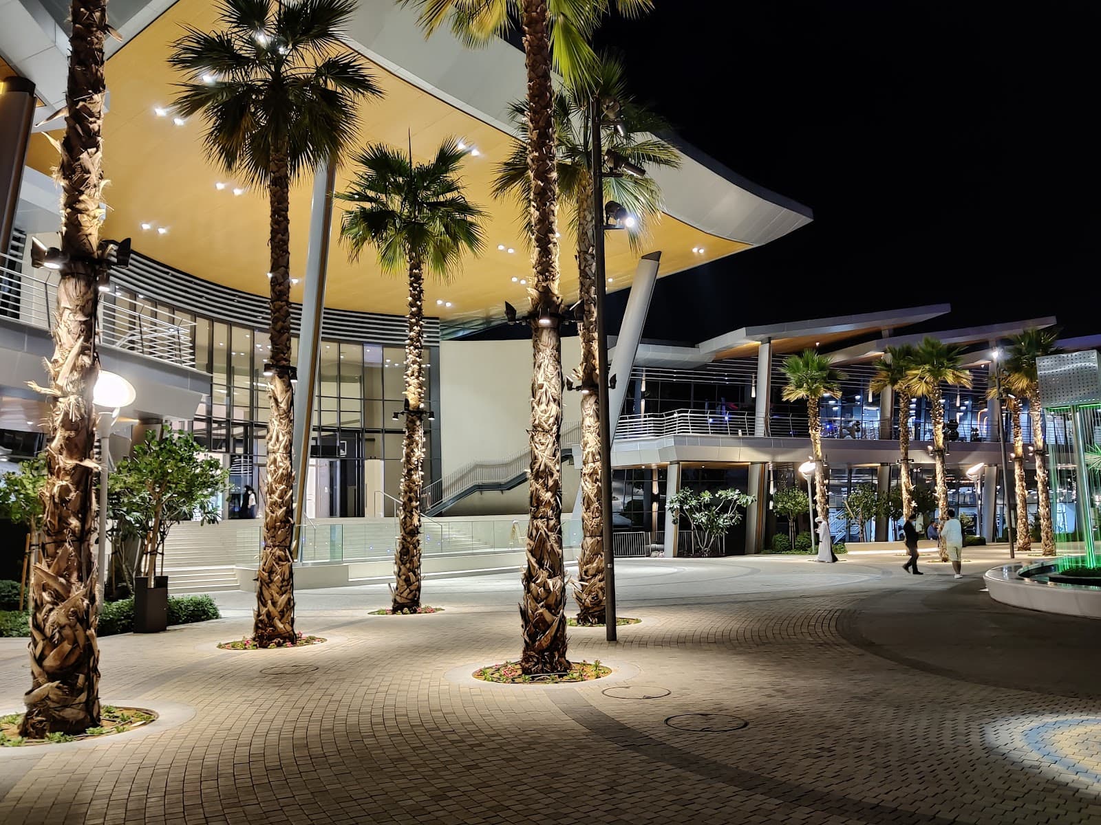 Manar Mall Waterfront Promenade - Image 1