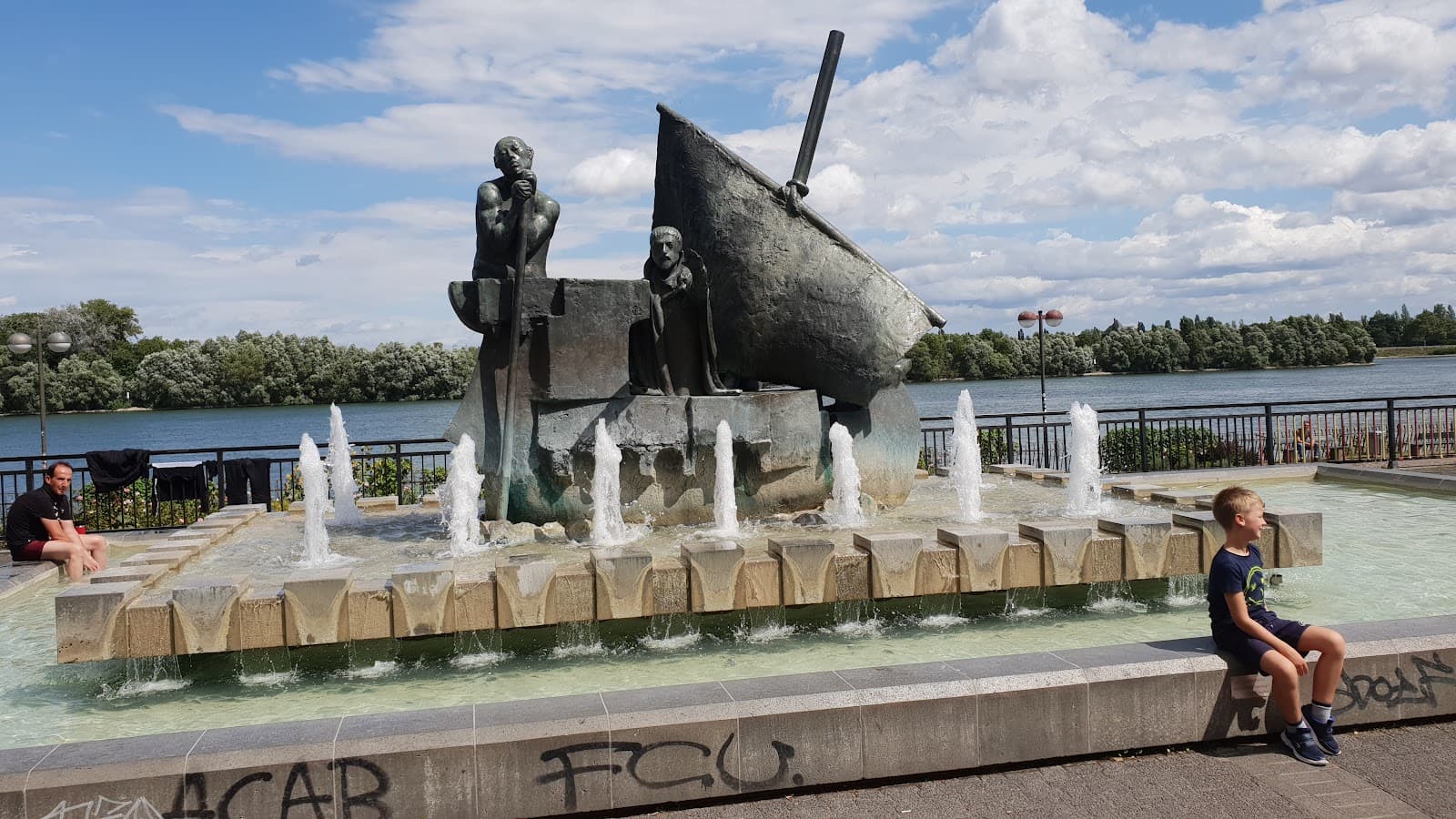 Rhine Promenade Adenauer-Ufer - Image 1