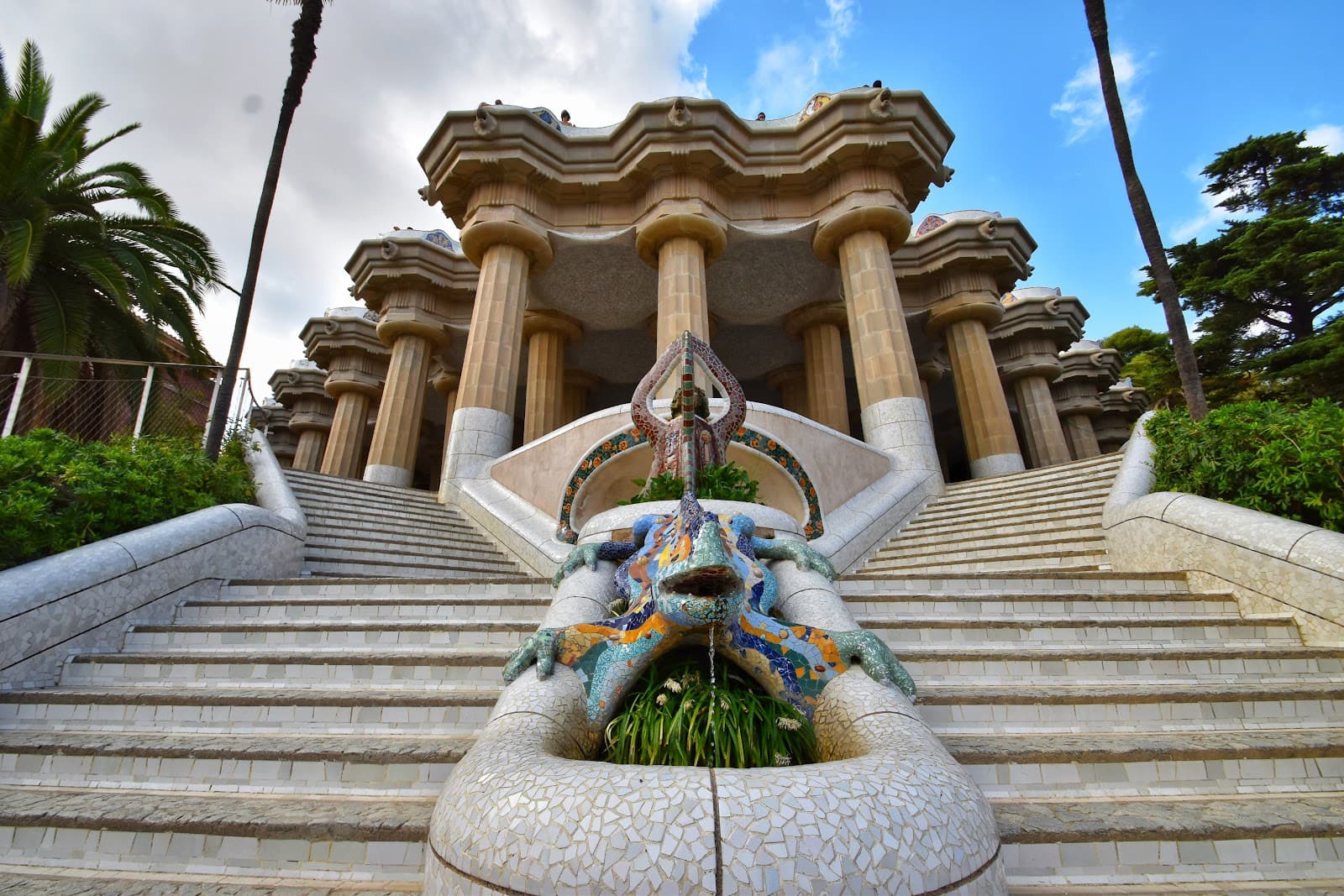 Park Güell Main Entrance & Dragon Stairway - Image 1