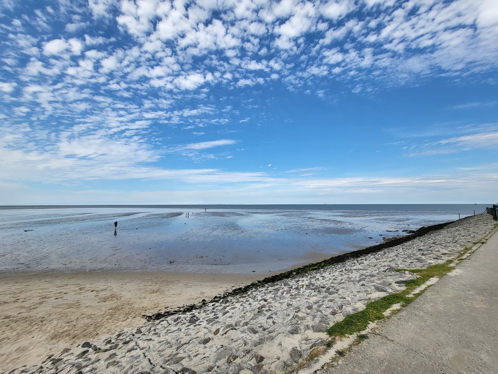 Hooksiel Harbor & Beach - Image 1