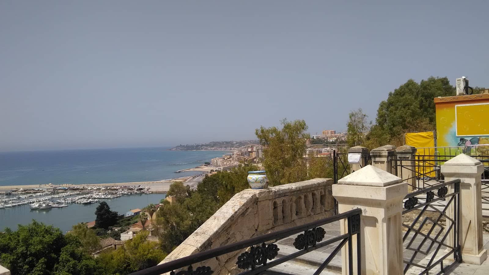 Shopping and Dining Hub