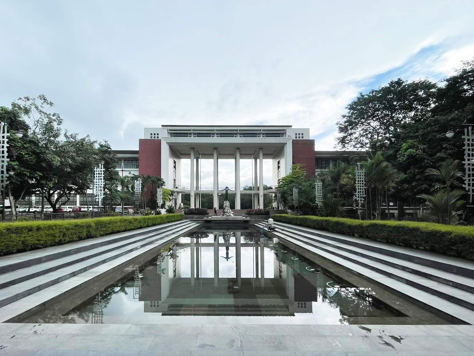 UP Oblation Plaza - Image 1
