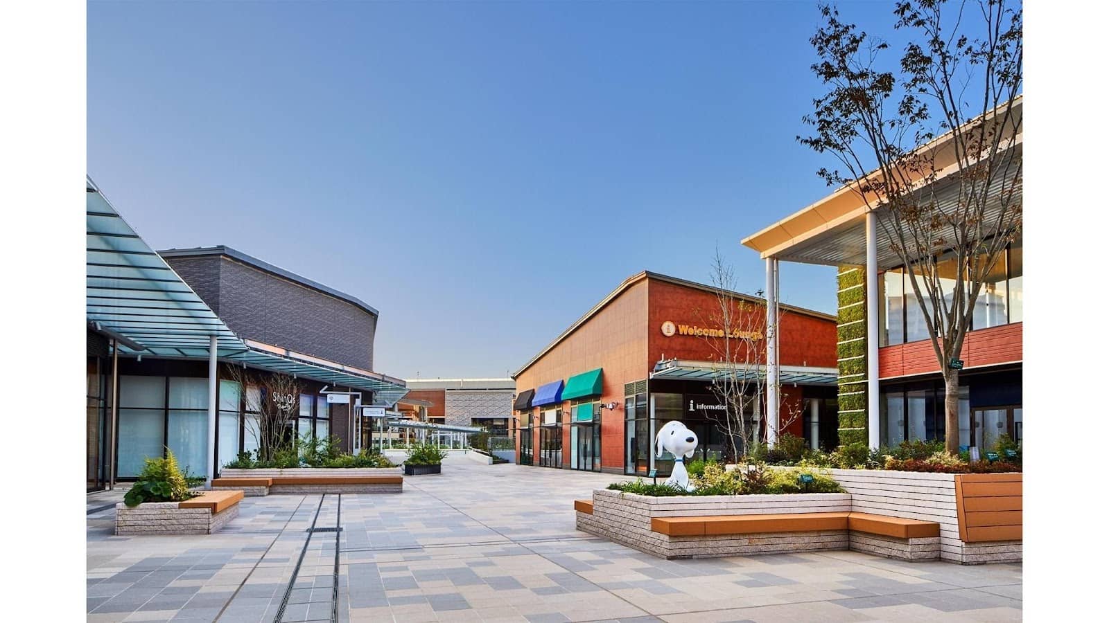 Outdoor Shopping Experience