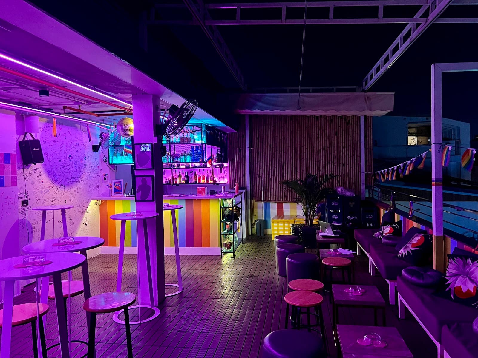 R7 Gay Bar - Image 1