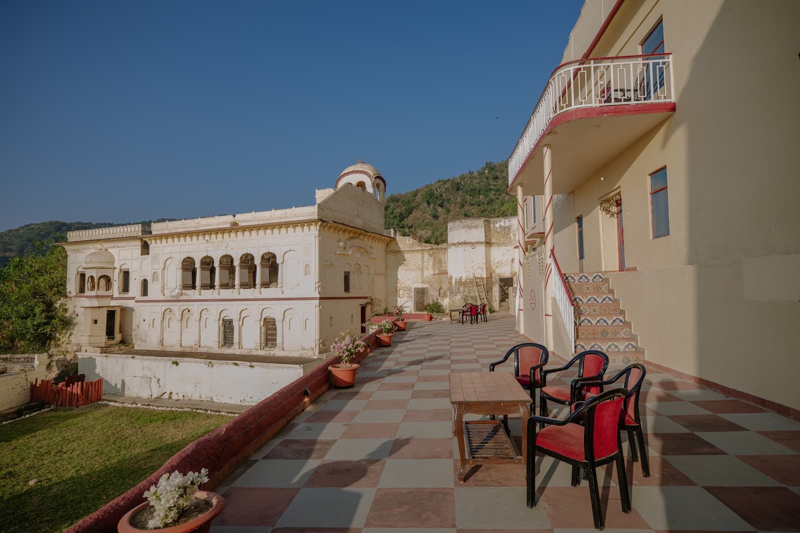 Arki Fort & Murals - Image 1