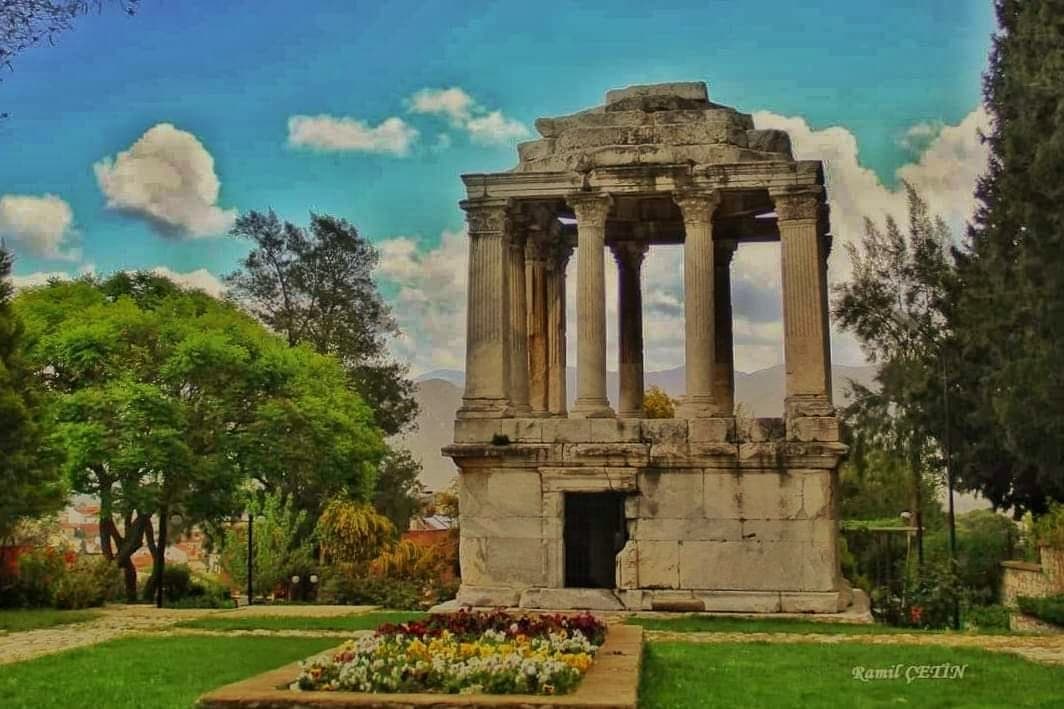 Gümüşkesen Monument (Milas) - Image 1