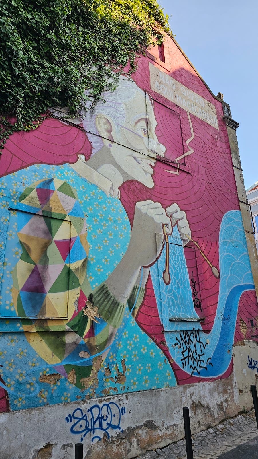 Bairro da Torre Street Art - Image 1