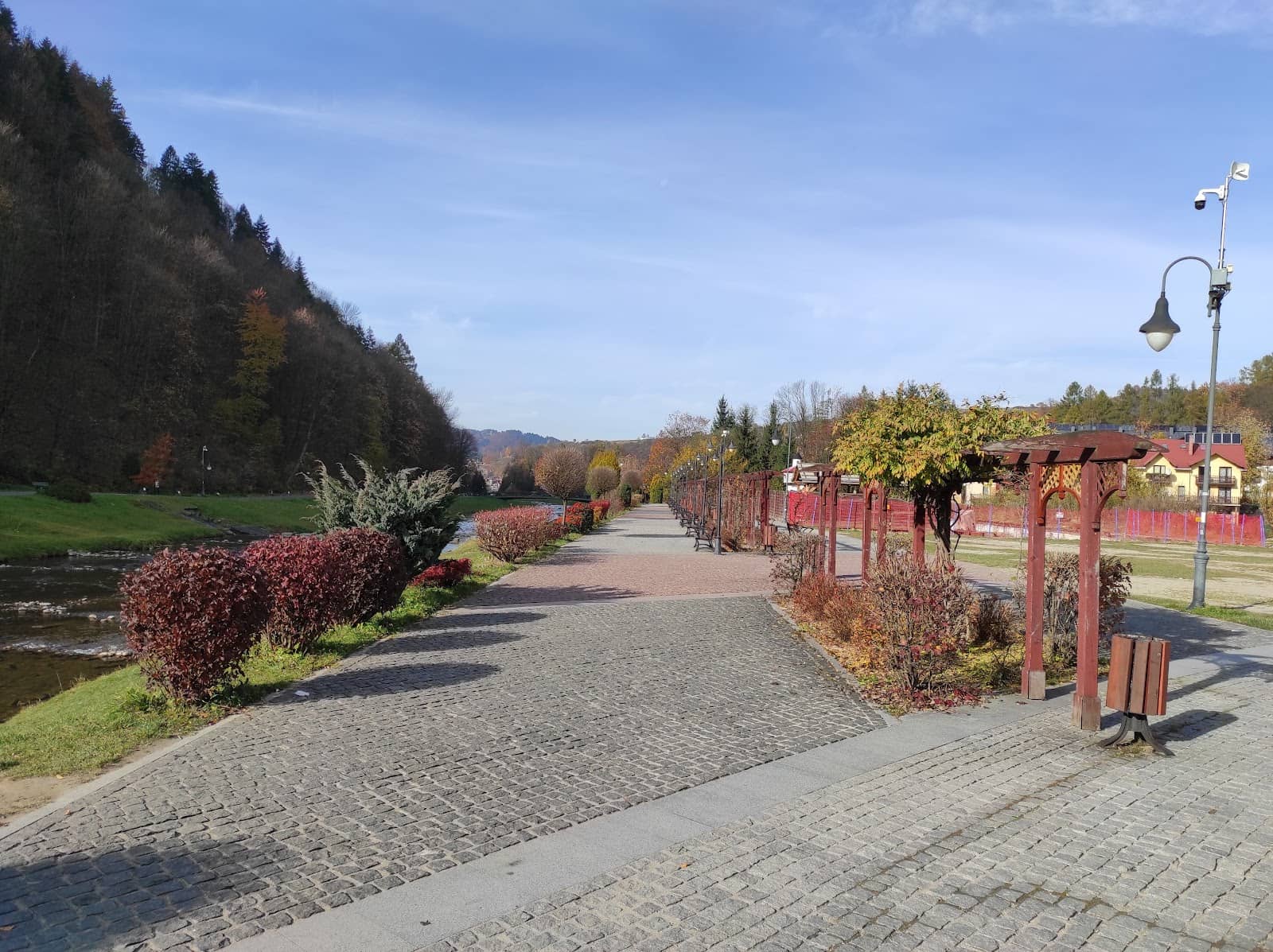 Local Eateries & Playgrounds