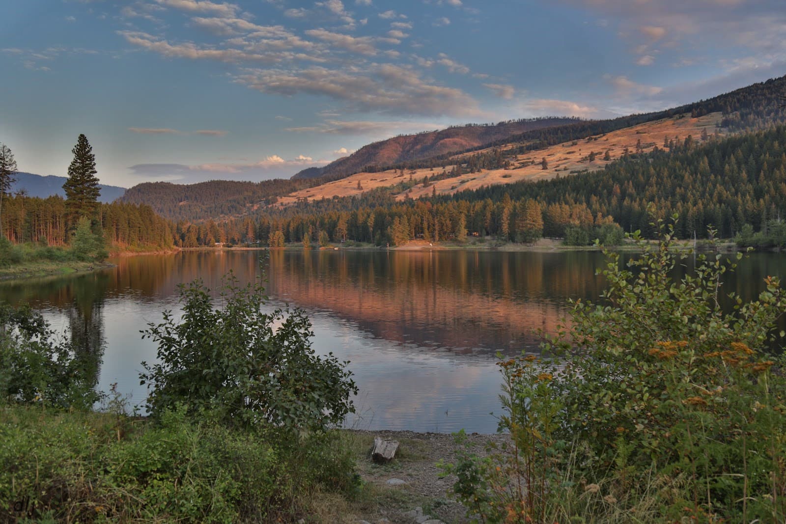 Skimikin Lake Recreation Site - Image 1