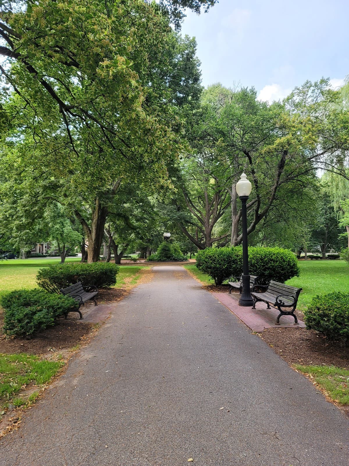 Knyvet Square - Image 1