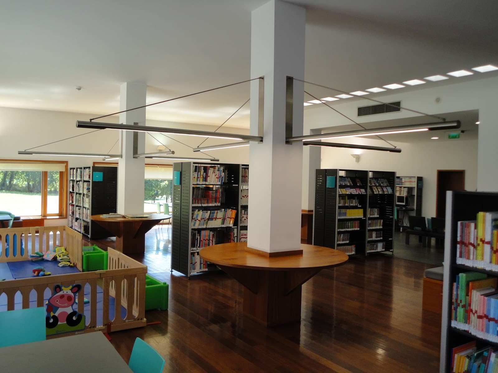 Biblioteca Municipal de Santa Maria da Feira - Image 1