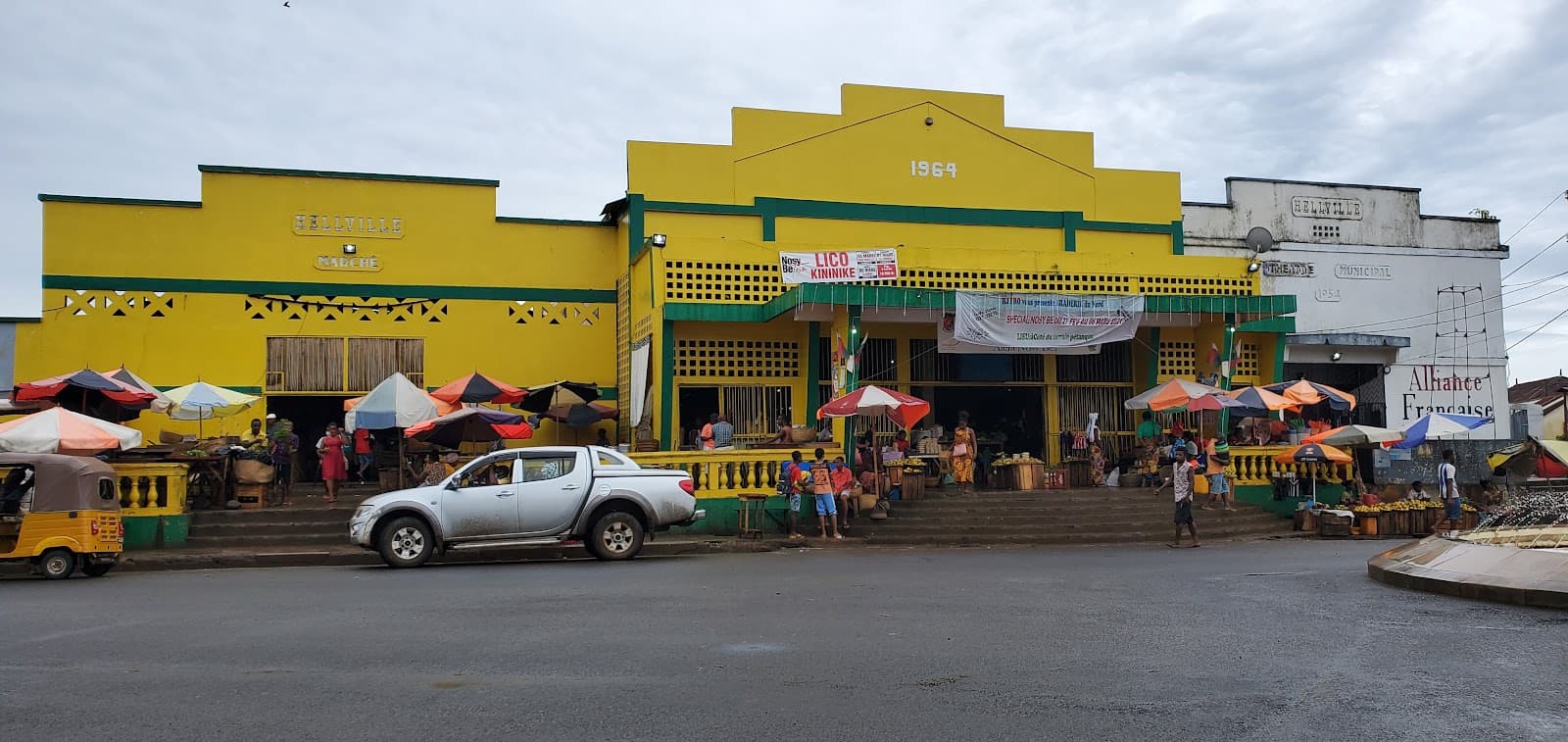 Hell-Ville Market Nosy Be - Image 1