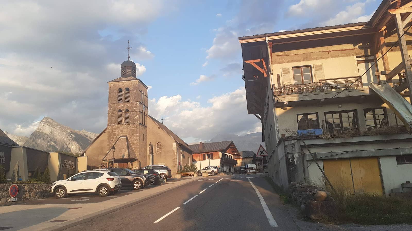 Morillon Village Charm