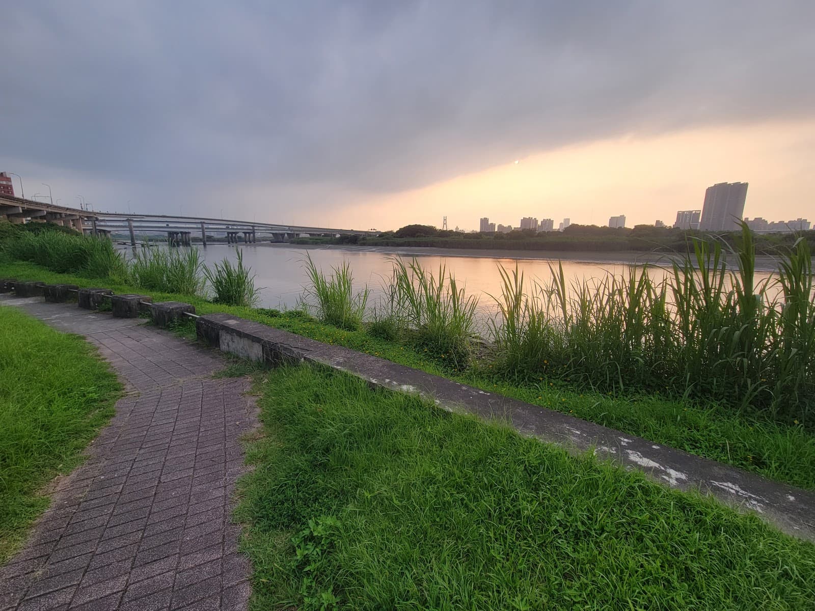 Riverside Bikeway Wanhua Section - Image 1