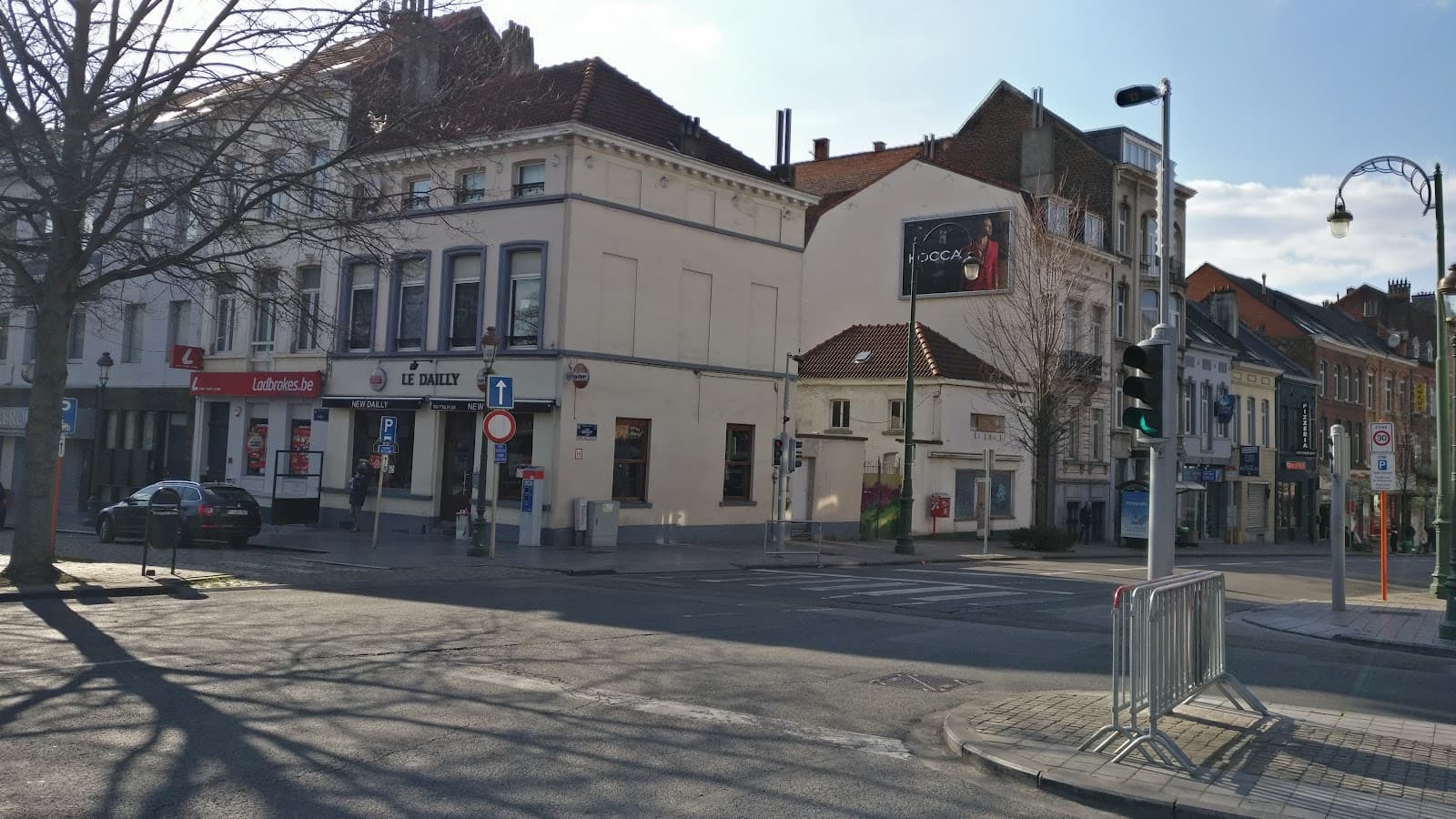 Dailly Square - Image 1