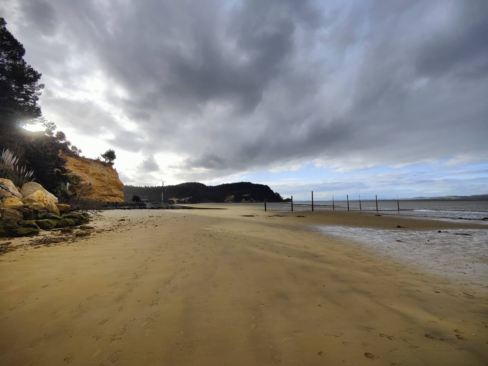 Kellys Bay - Image 1