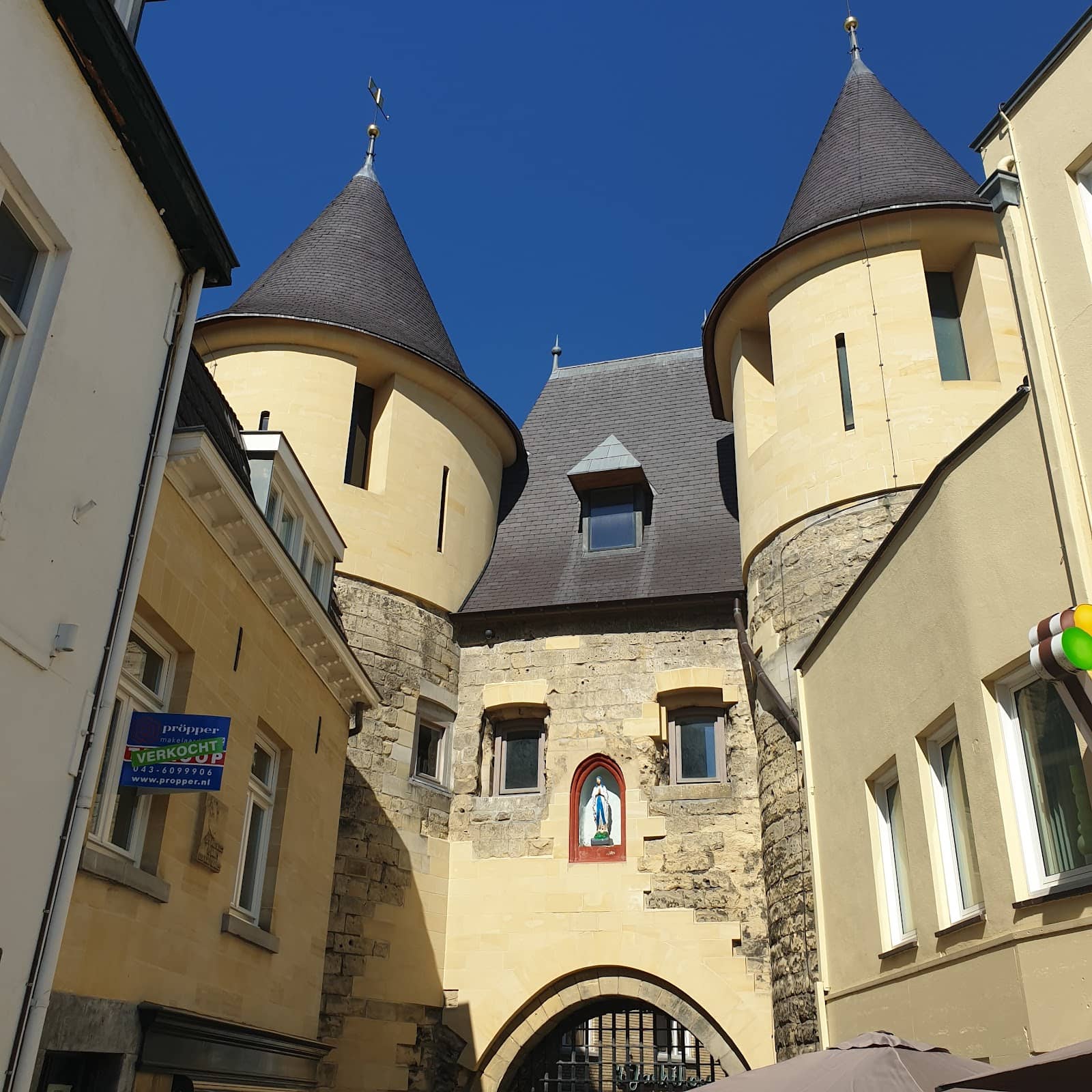 Local Cafes and Bistros