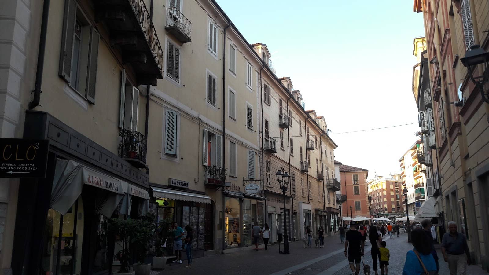 Historic Roman Avenue