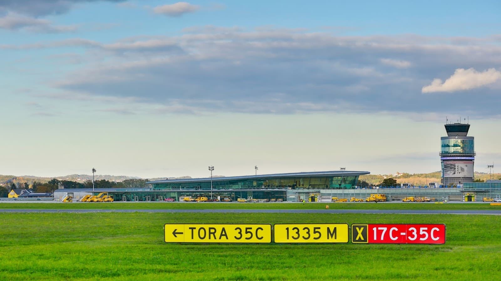 Graz Airport Visitors’ Terrace - Image 1