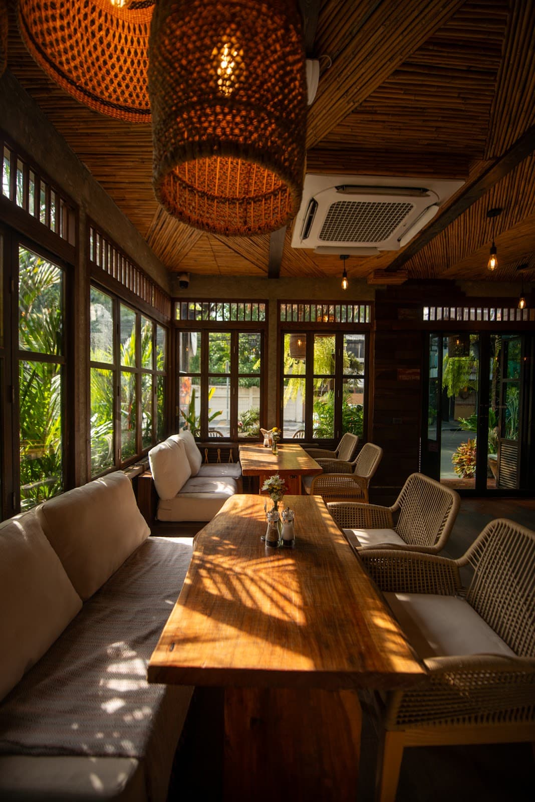 Treehouse Cafe & Bar - Image 1