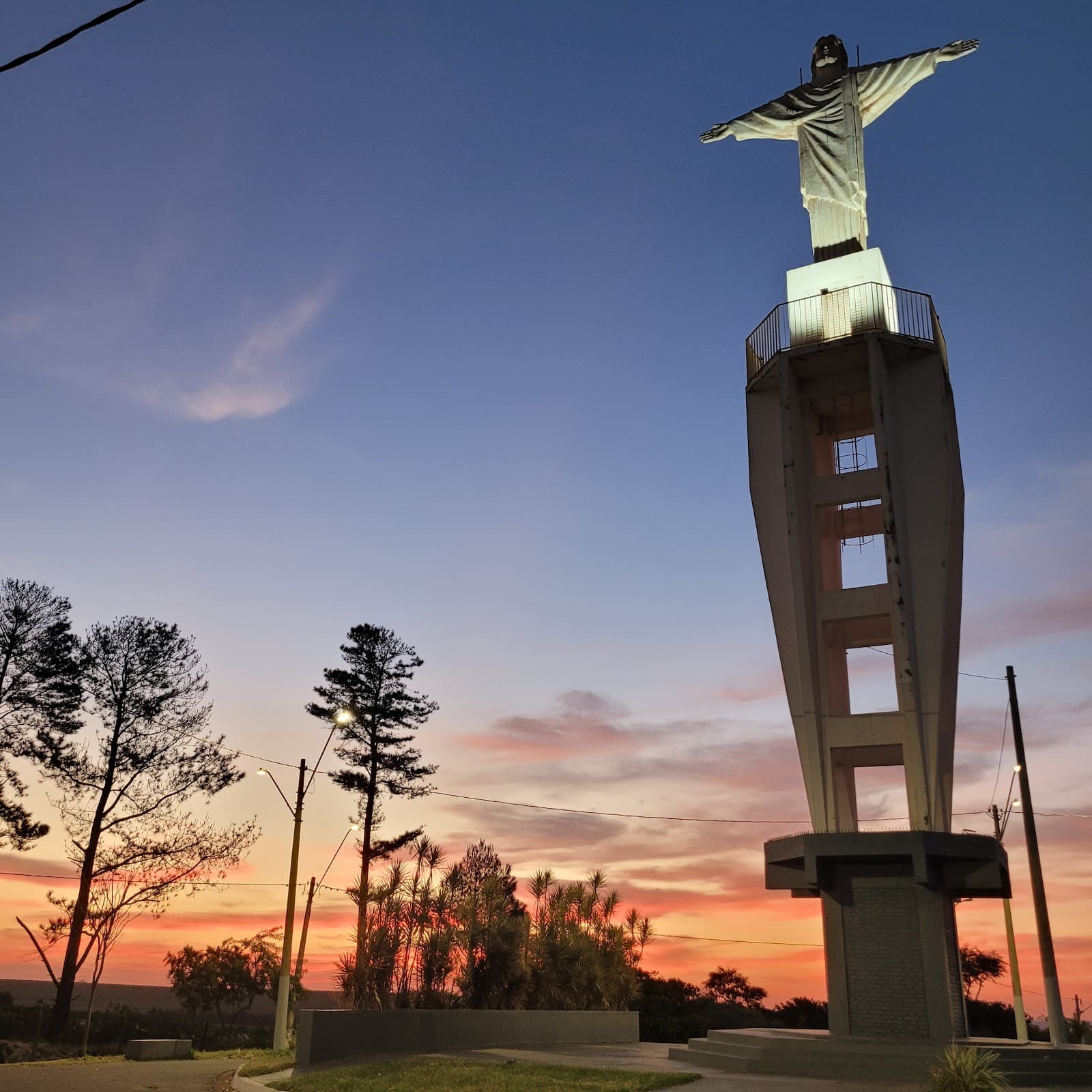 Cristo Redentor Lookout Cravinhos - Image 1