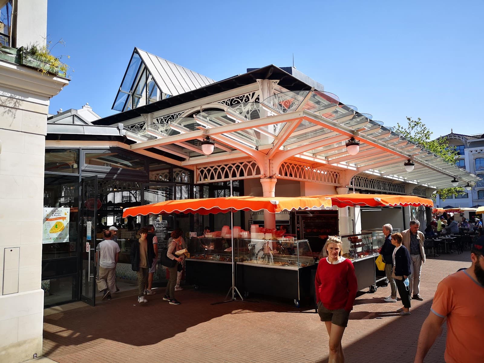 Halles d'Arcachon Covered Market - Image 1