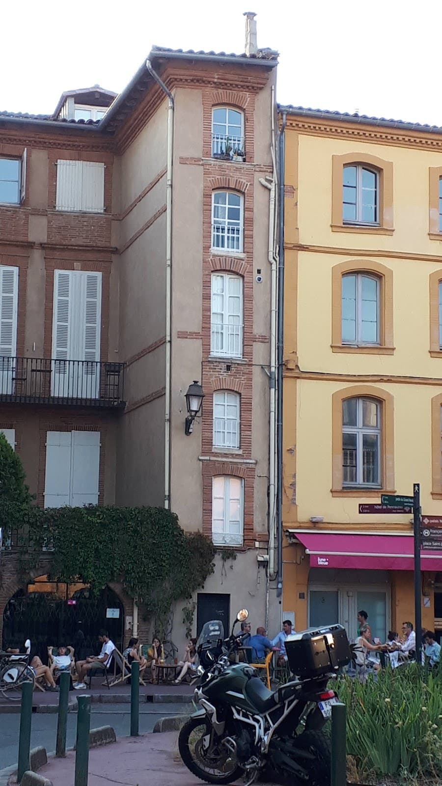 Saint-Étienne Quarter - Image 1