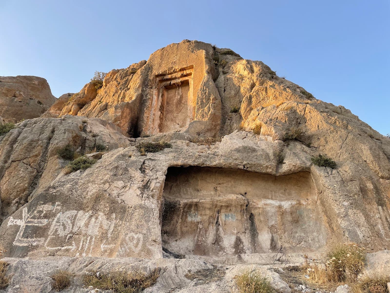 Meher Kapısı Rock Niche - Image 1