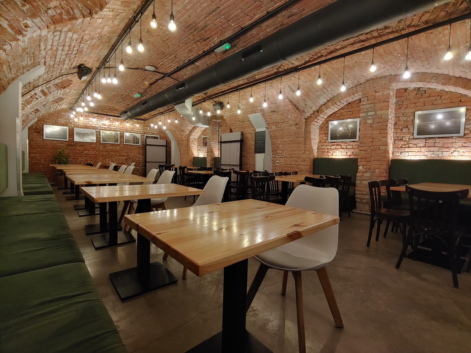 KEG sörház - Image 1