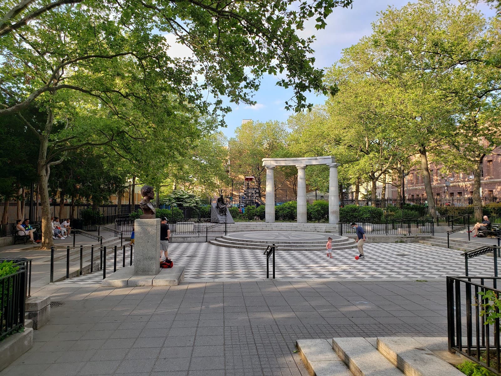 Athens Square Park - Image 1