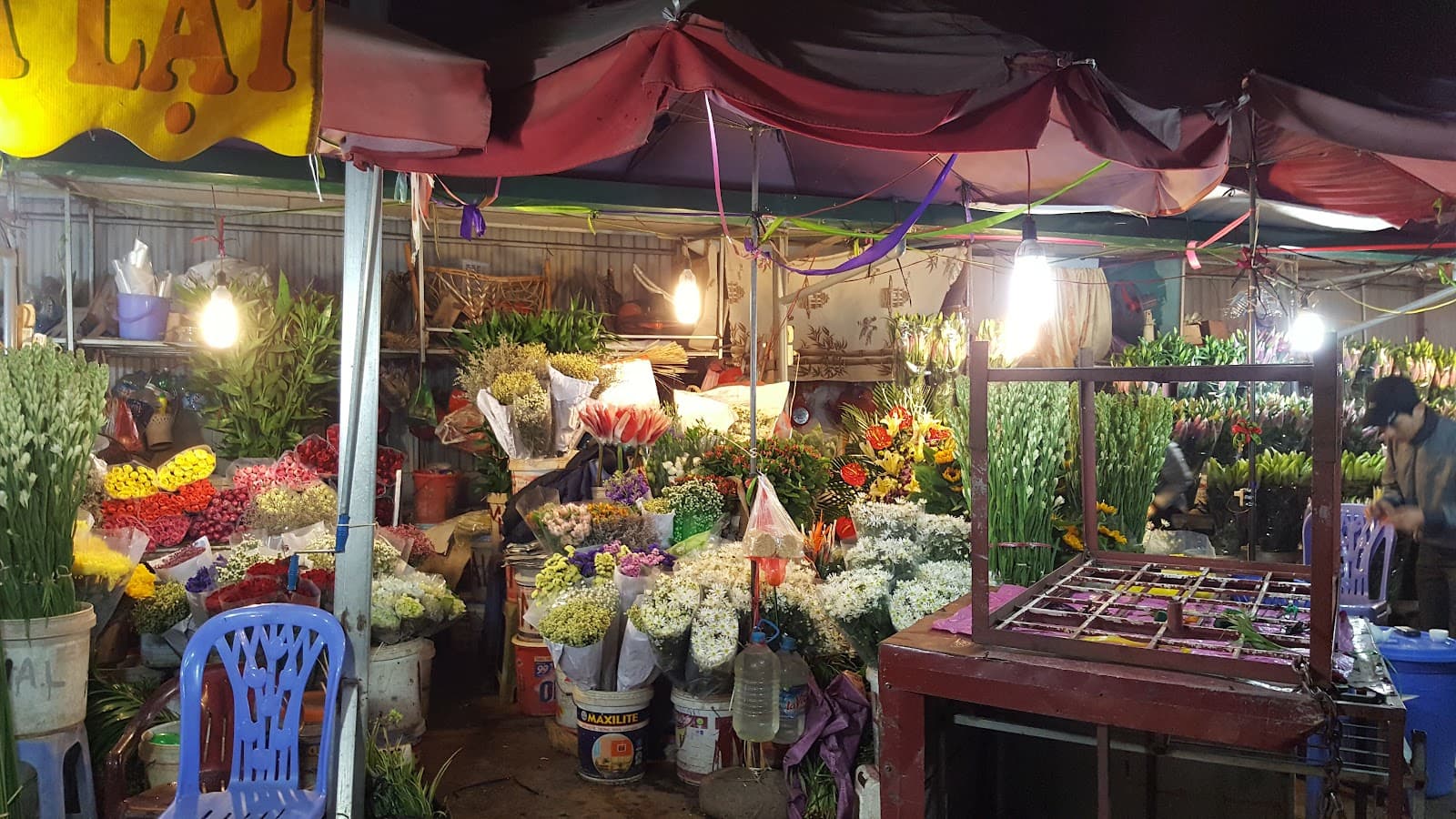 Tay Ho Flower Market - Image 1
