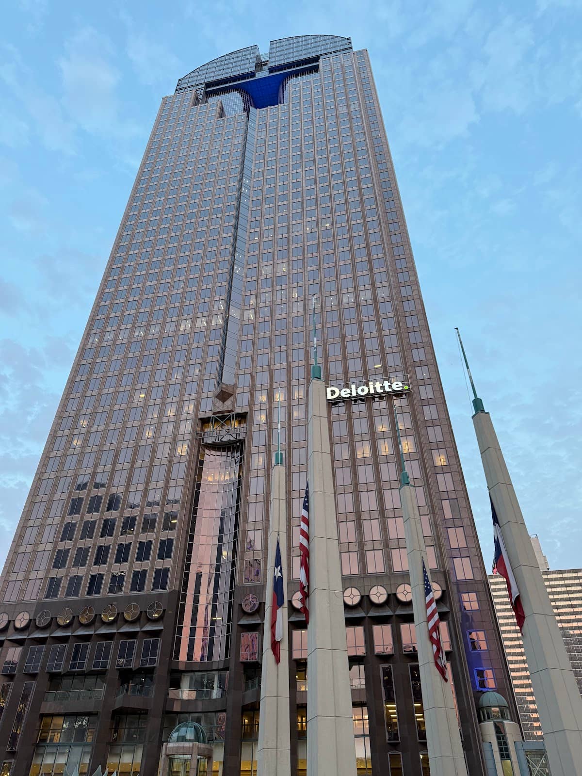 Striking Fan-Column Design