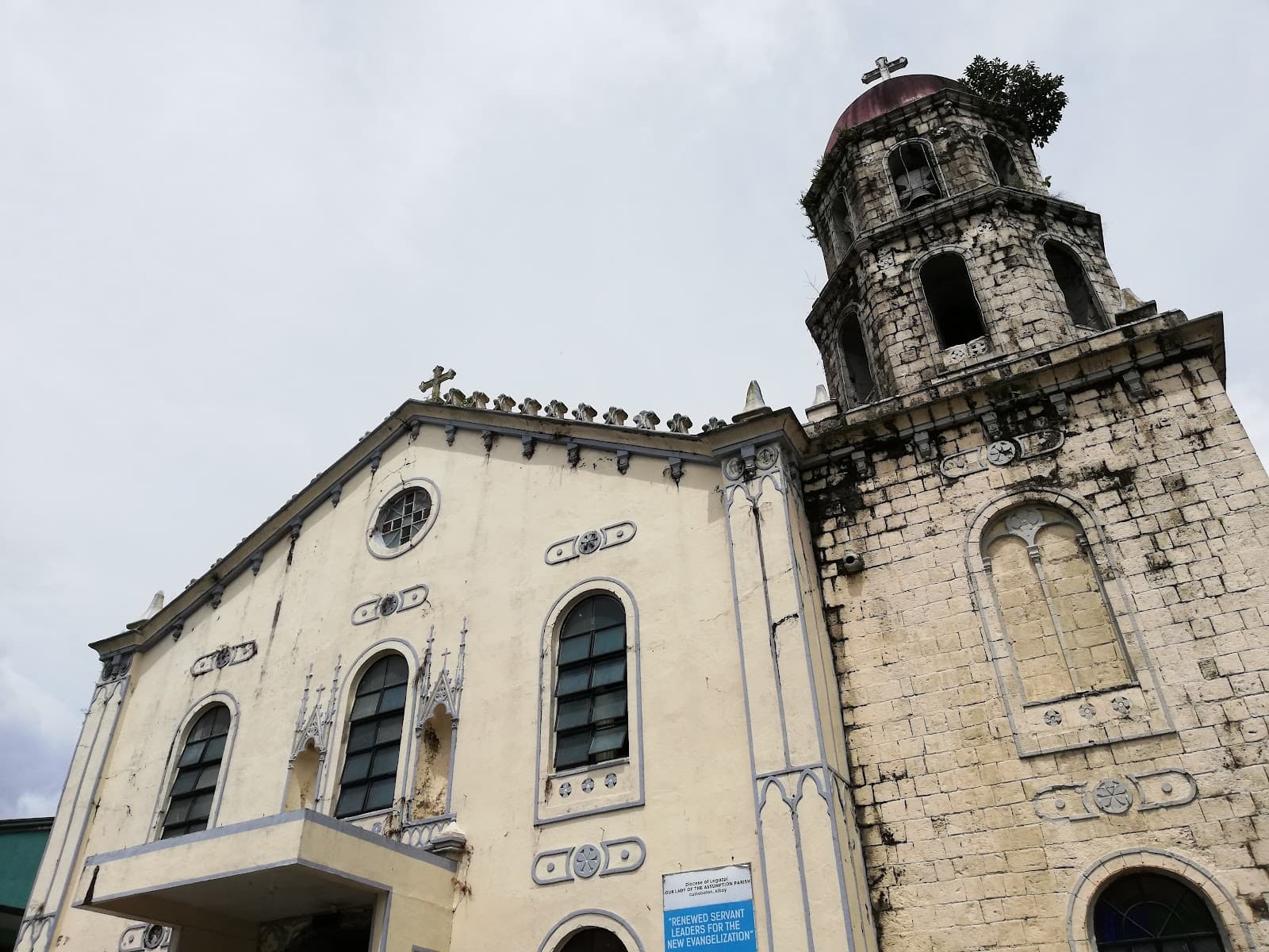 Guinobatan Church (Our Lady of the Holy Rosary) - Image 1