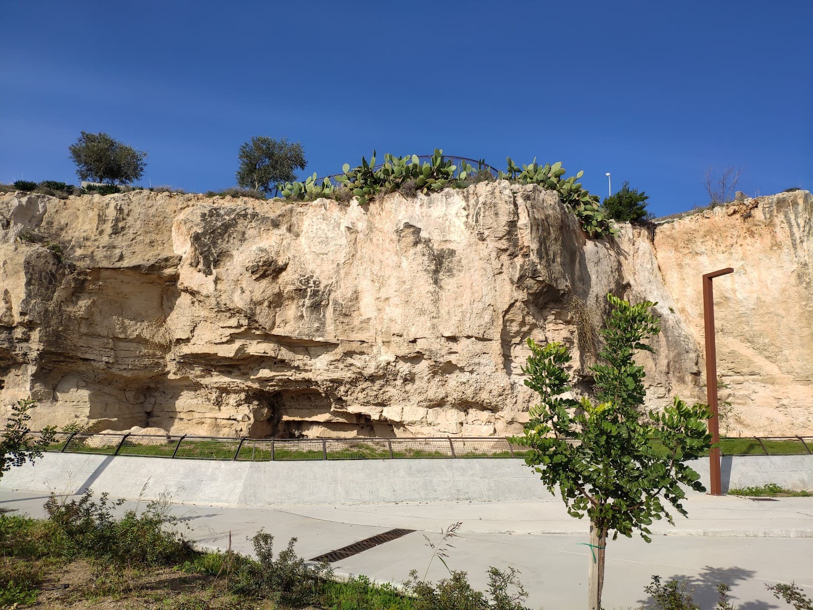 Moutallos Quarter - Image 1