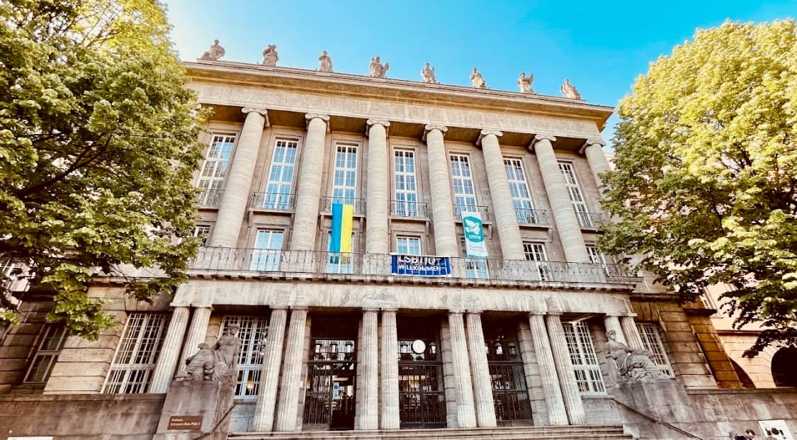 Neva Restaurant & Café