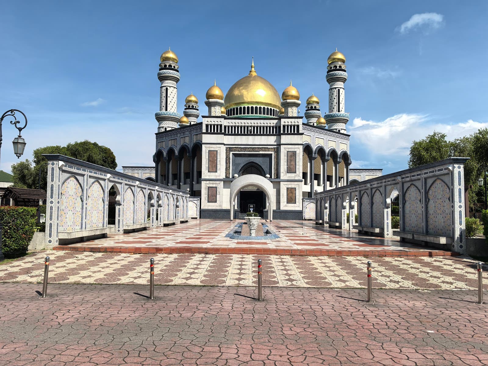 Jame' Asr Hassanil Bolkiah Mosque - Image 1