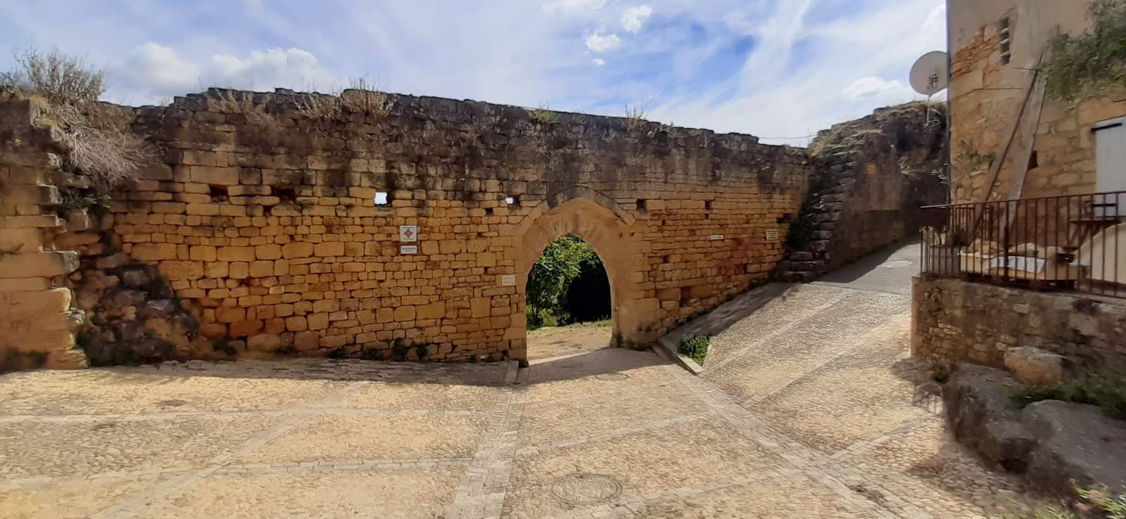 Porte de la Combe - Image 1