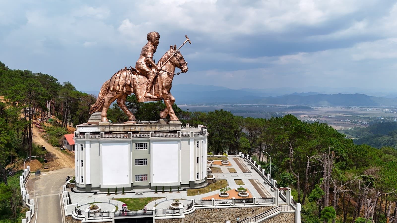Marjing Polo Statue & Complex - Image 1
