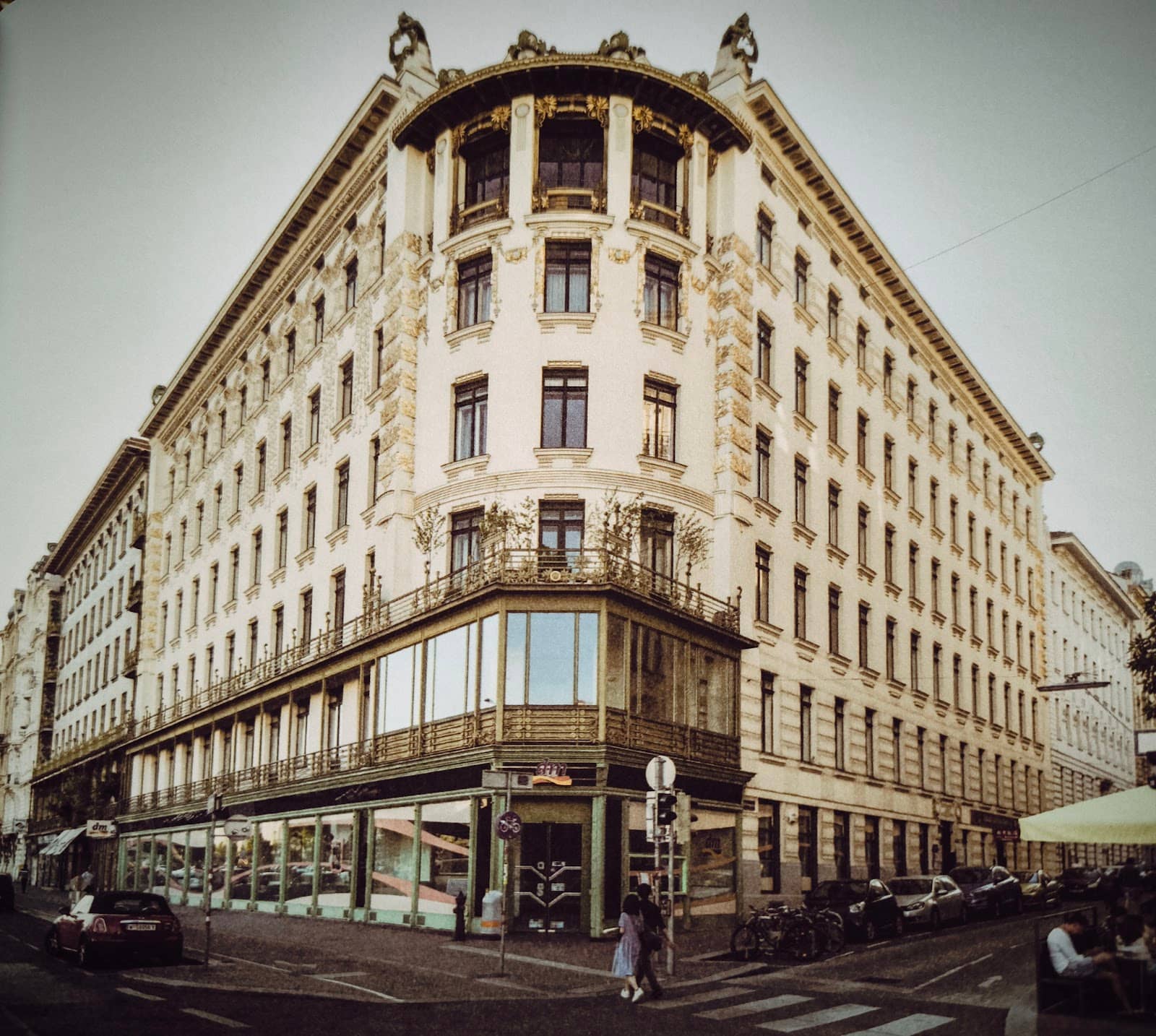 Wienzeilenhäuser (Köstlergasse 1)
