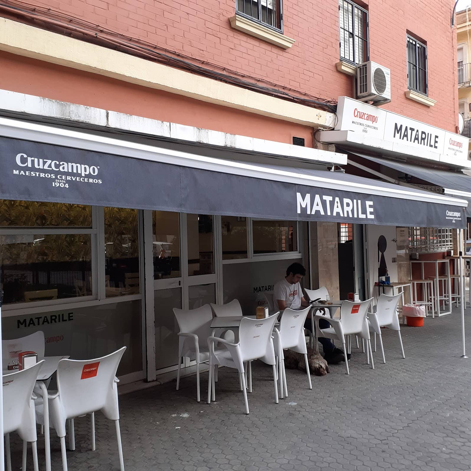 Homenaje a los Álvarez Quintero