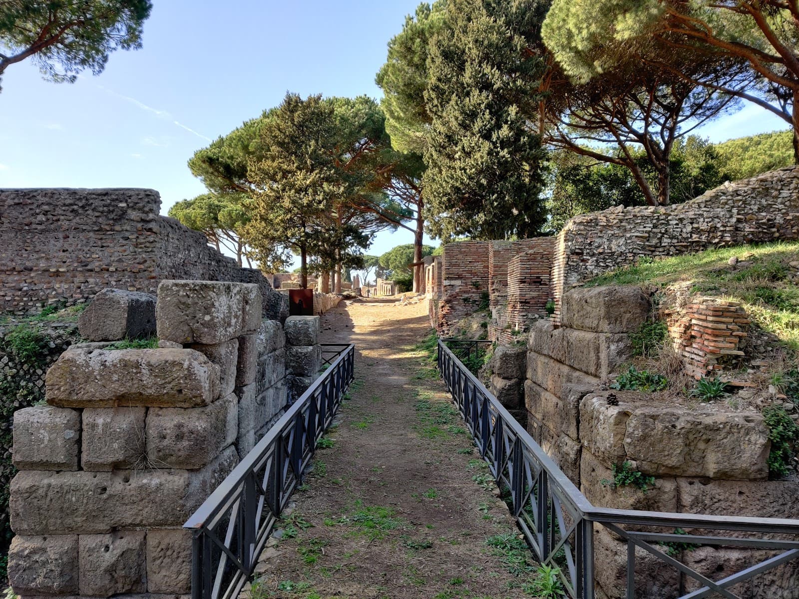 Porta Laurentina - Image 1