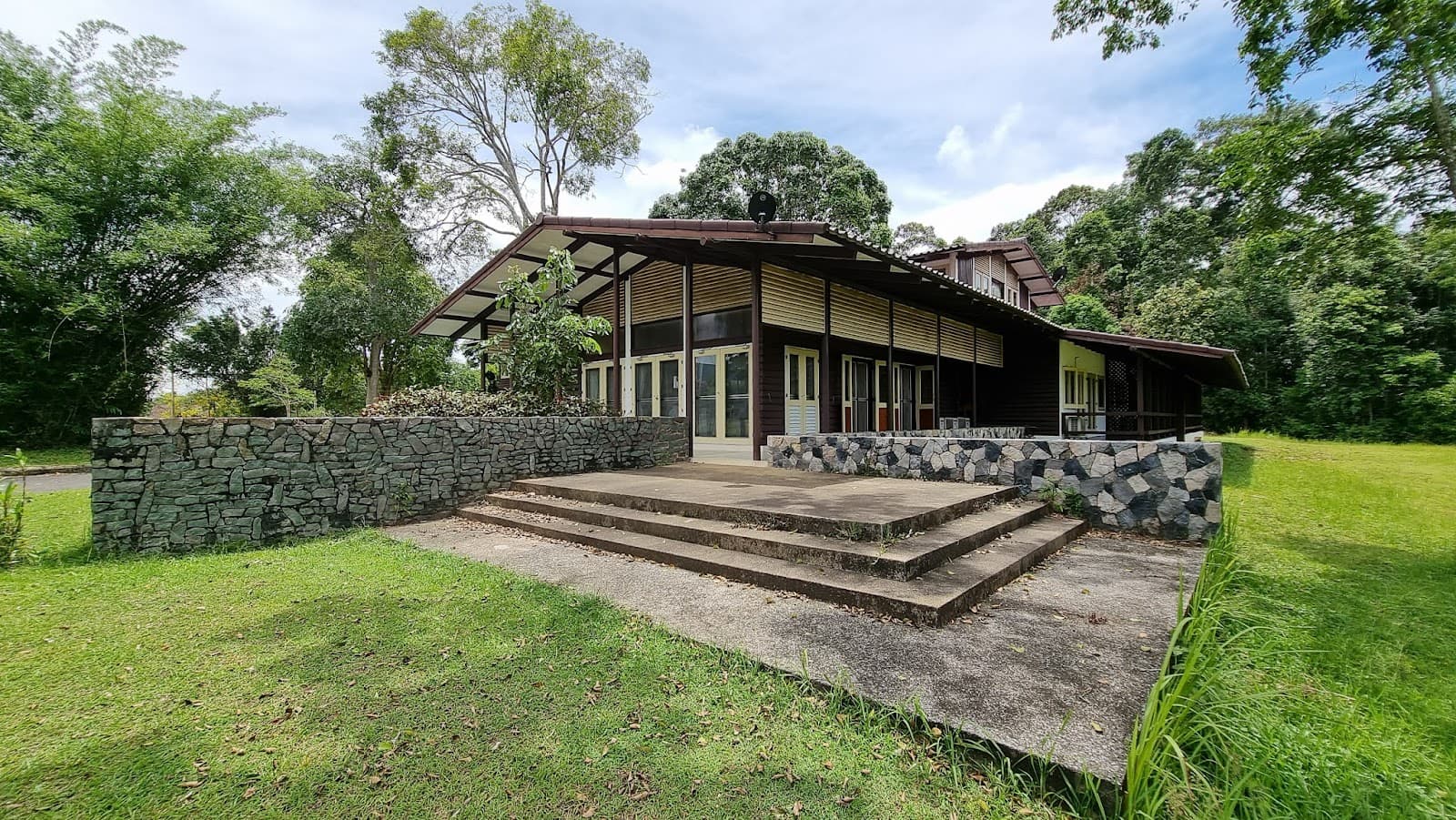 Thanarat Road - Image 1