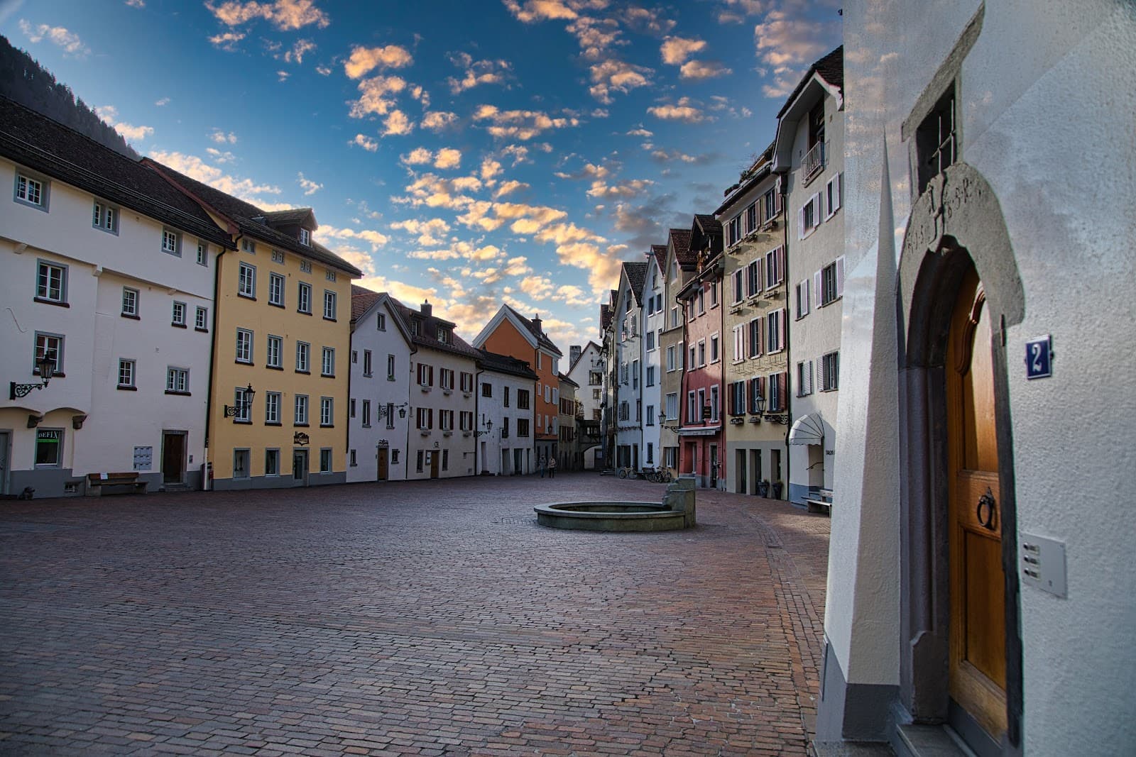 Arcas Square Chur - Image 1