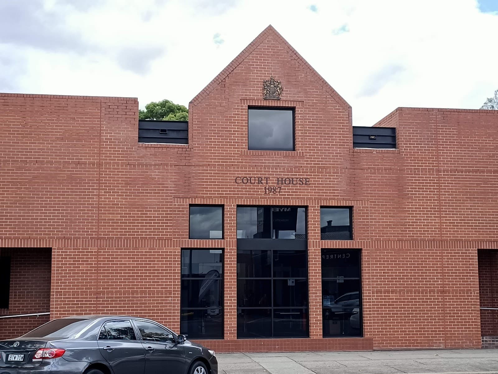 Albury Court House - Image 1