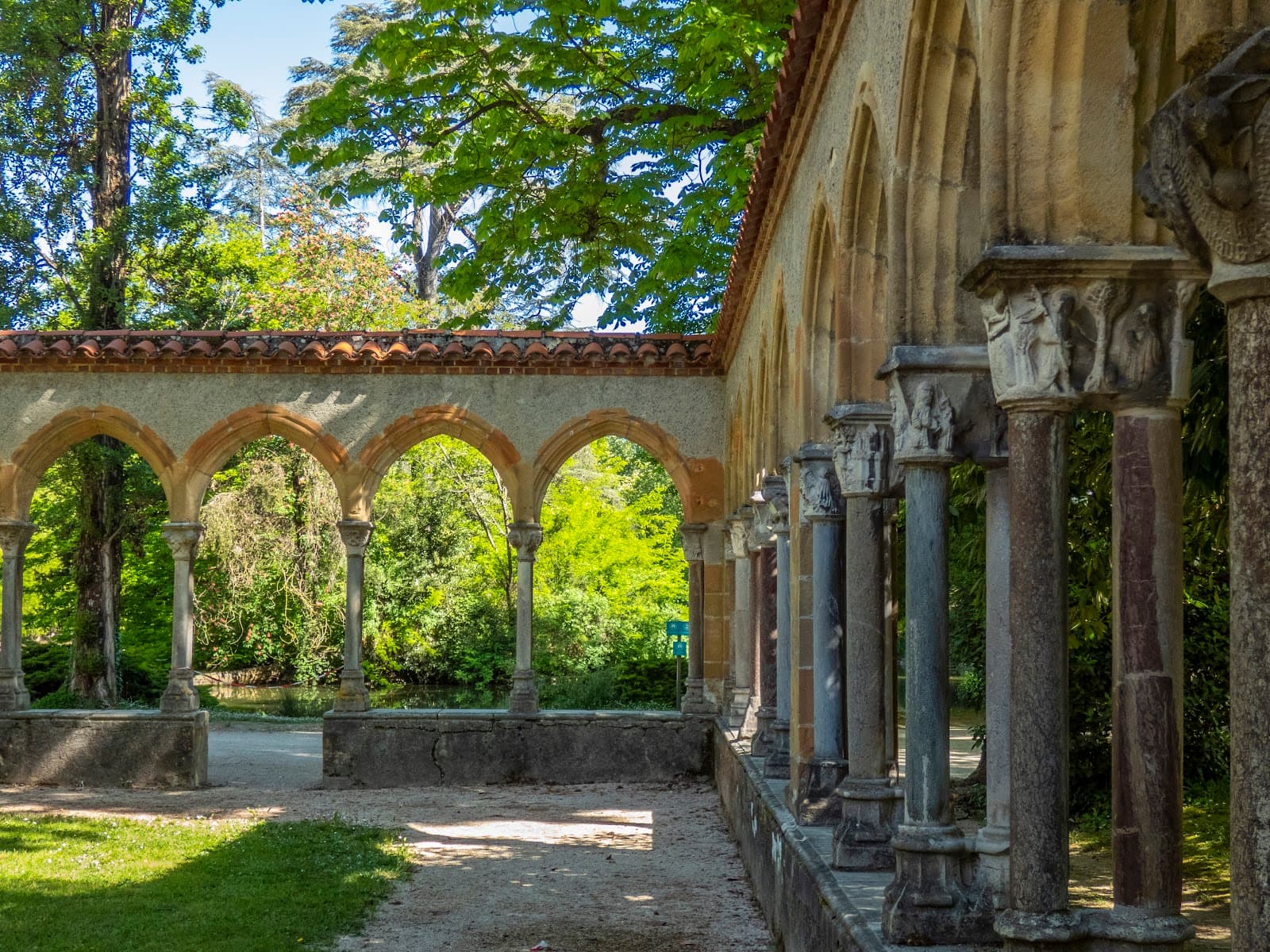 Cloître du Jardin Massey - Image 1