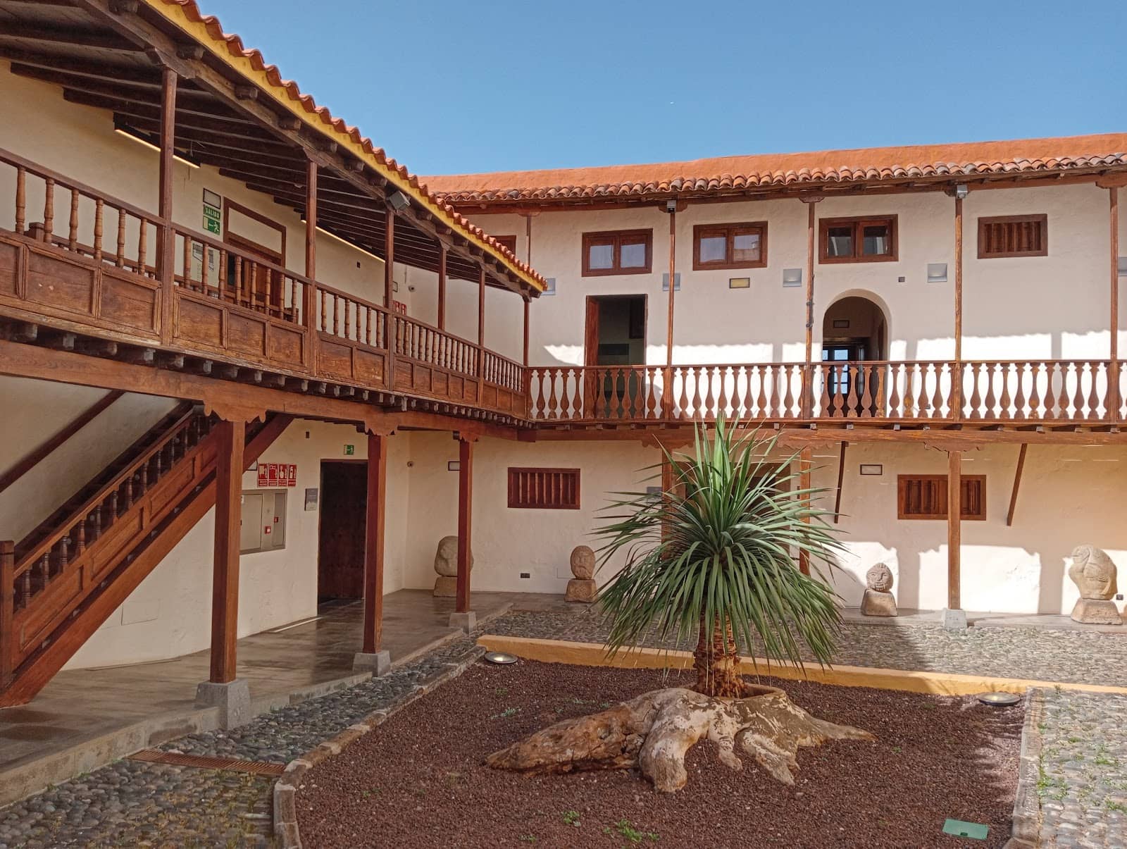 Gáldar's Charming Town Square