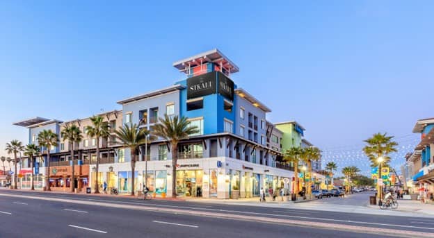 Local Boutiques & Art