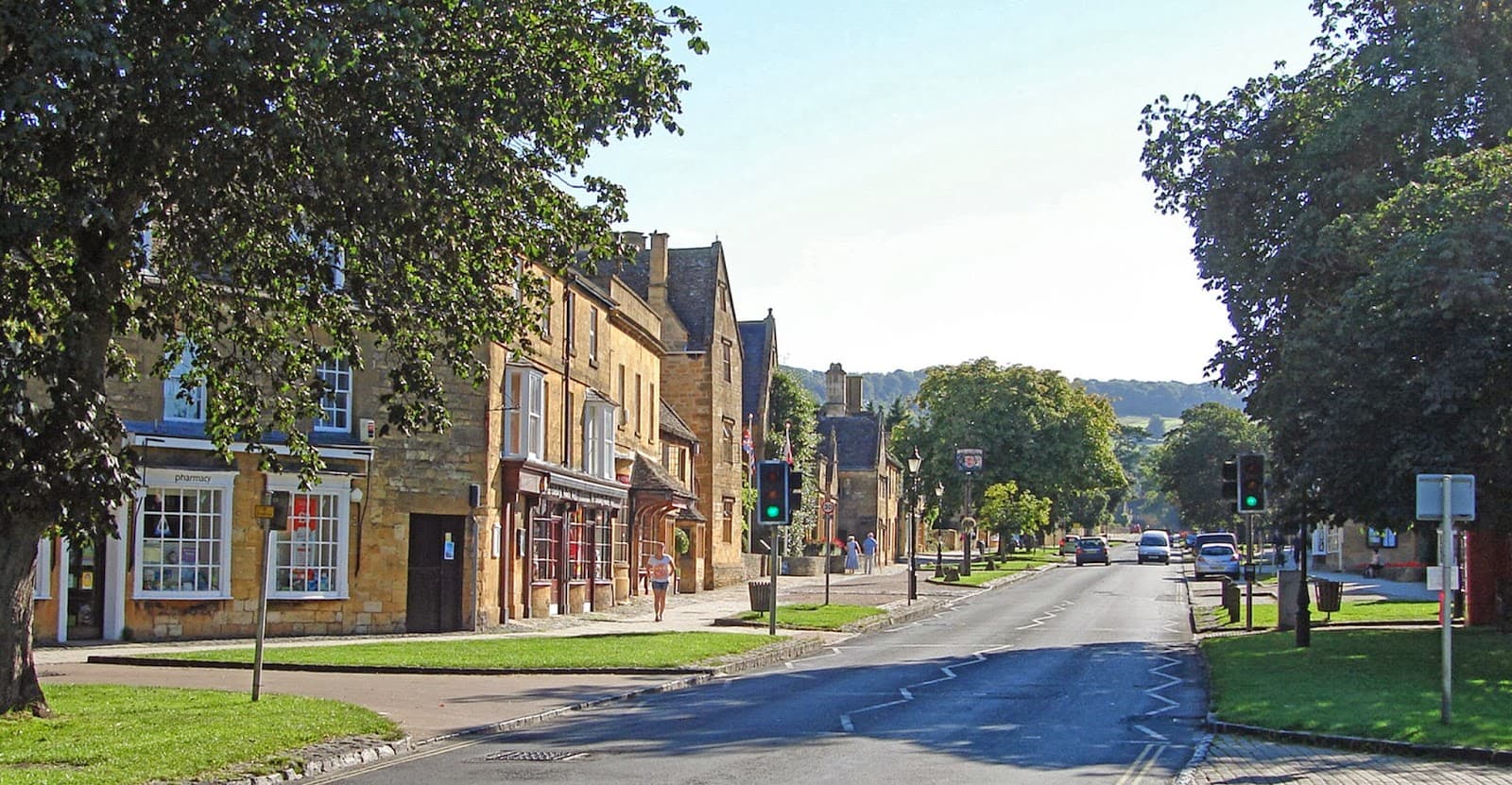 Broadway Village Green - Image 1