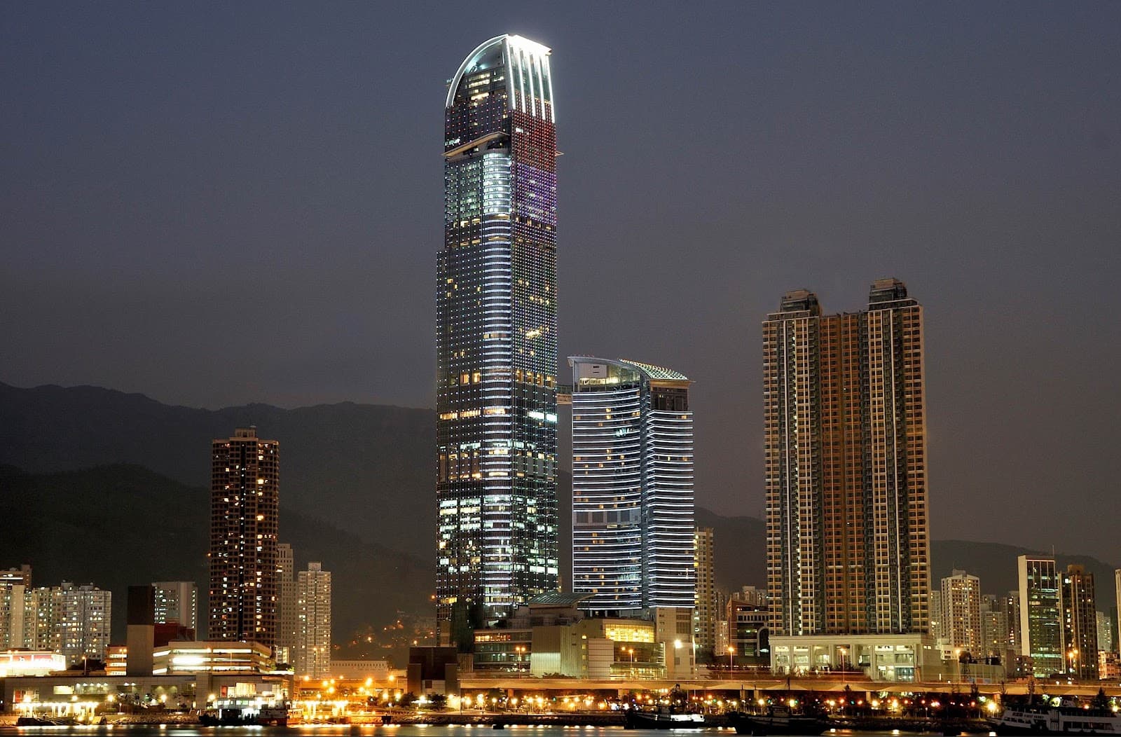 L'Hotel Nina - Image 1