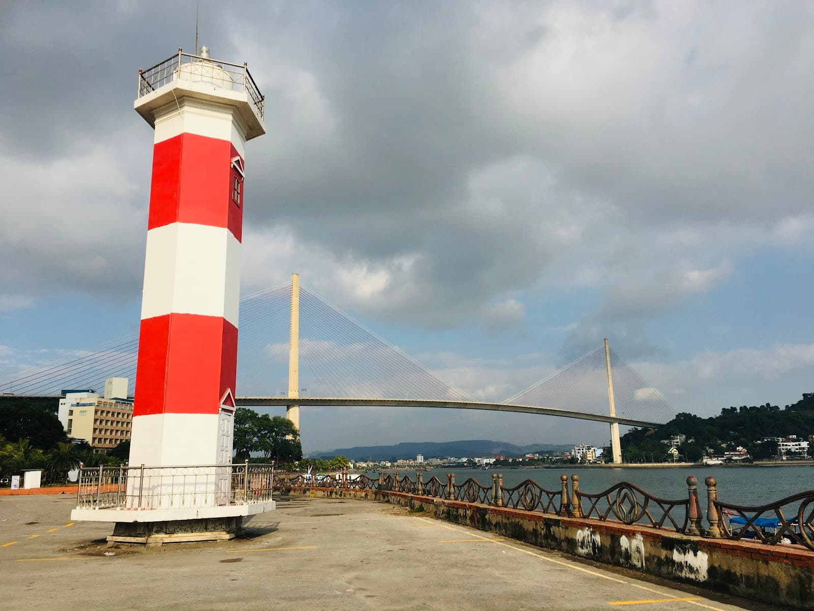 Hai Dang Lighthouse - Image 1